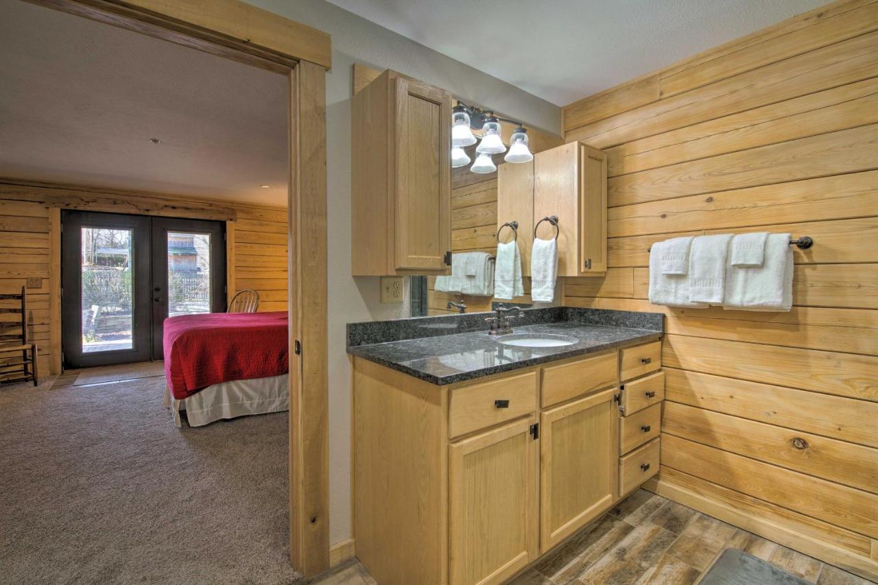 Quiet Hollister Cabin Walk To Lake Taneycomo 외부 사진