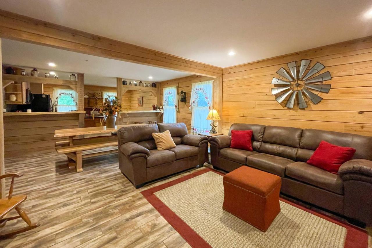 Quiet Hollister Cabin Walk To Lake Taneycomo 외부 사진